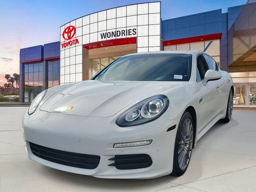 2016 Porsche Panamera Edition