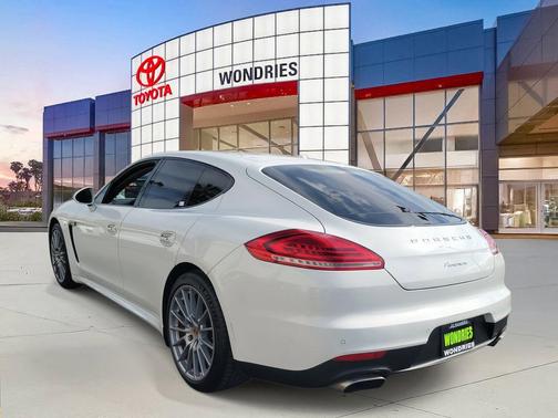 2016 Porsche Panamera Edition