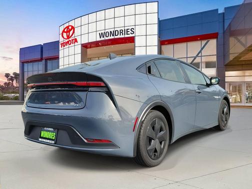 2025 Toyota Prius LE