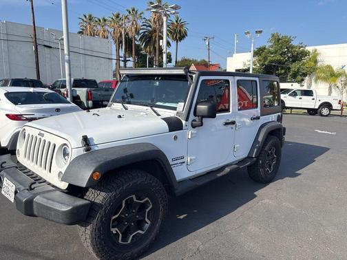 Bright White Clearcoat 2018 Jeep Wrangler JK Unlimited Sport