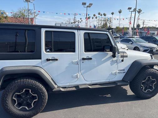 Bright White Clearcoat 2018 Jeep Wrangler JK Unlimited Sport