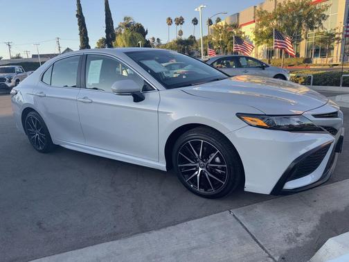 2024 Toyota Camry SE