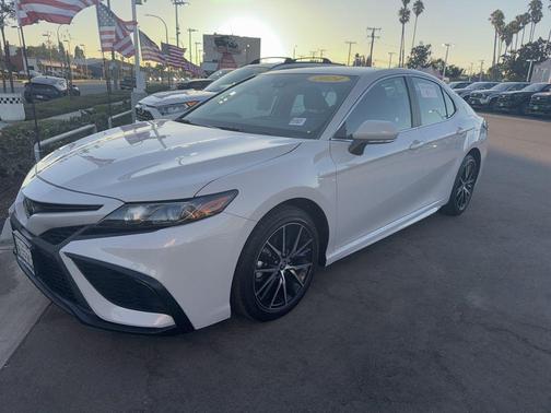 2024 Toyota Camry SE