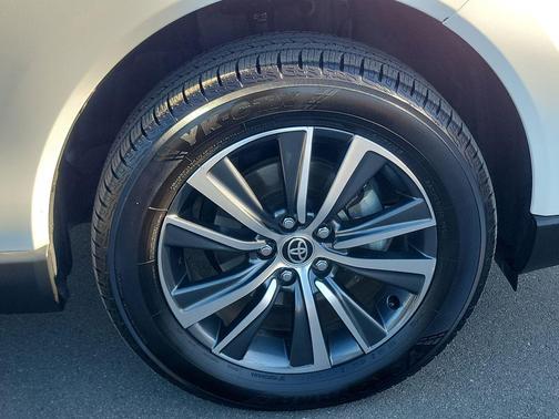 2022 Toyota Venza LE