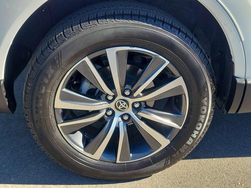 2022 Toyota Venza LE