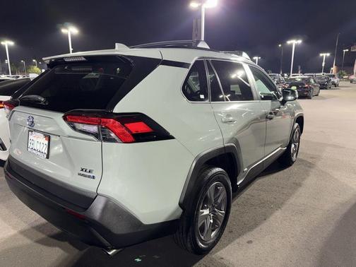 2022 Toyota RAV4 Hybrid XLE