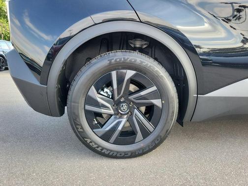 Midnight Black 2026 Toyota C-HR SE