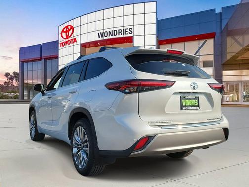 2025 Toyota Highlander Platinum