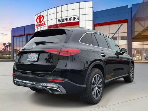Graphite Gray Metallic 2026 Mercedes-Benz GLC 300 Base