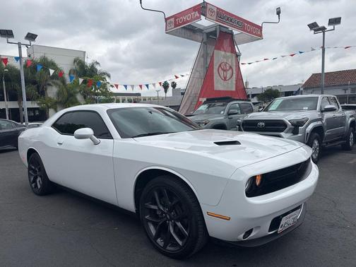 White Knuckle Clearcoat 2023 Dodge Challenger SXT