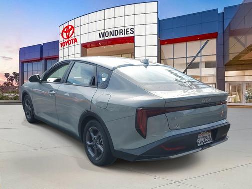 2025 Kia K4 LXS