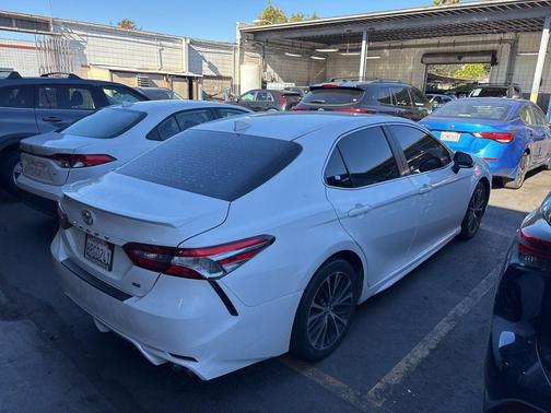 2020 Toyota Camry SE