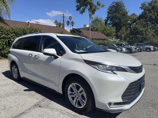 2021 Toyota Sienna Limited 7-Passenger