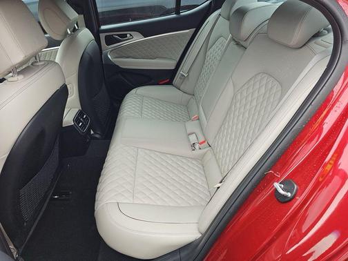 2023 Genesis G70 3.3T RWD