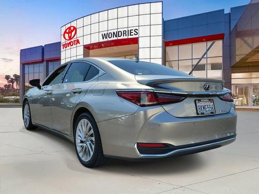 2019 Lexus ES 300h Luxury