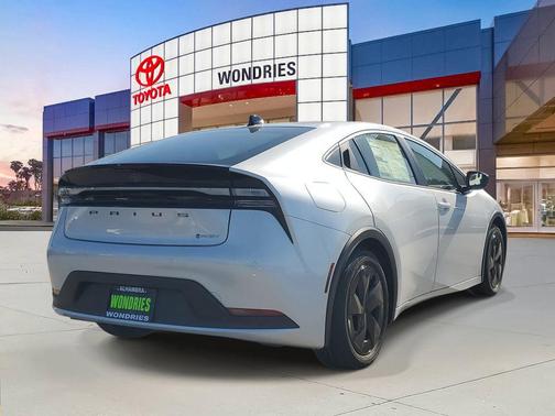 2026 Toyota Prius Plug-In Hybrid SE