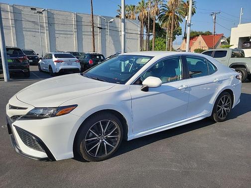 Ice 2023 Toyota Camry SE