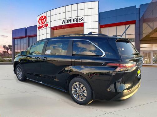 2025 Toyota Sienna XLE