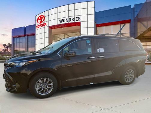 2025 Toyota Sienna XLE