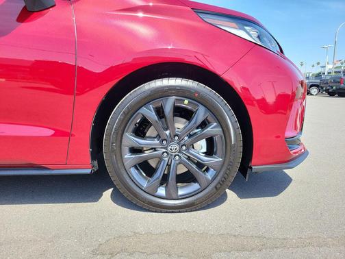 Pearl 2026 Toyota Sienna XSE 7 Passenger