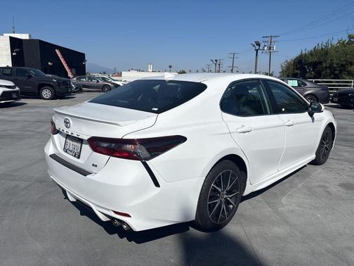 Ice Cap 2024 Toyota Camry SE