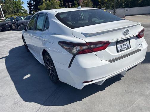 Ice Cap 2024 Toyota Camry SE