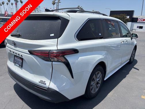 Wind Chill Pearl 2022 Toyota Sienna XLE