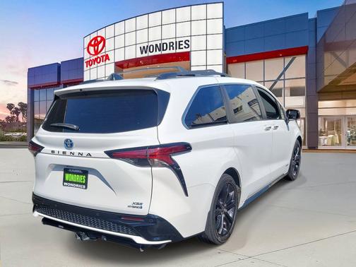 2021 Toyota Sienna XSE 7 Passenger