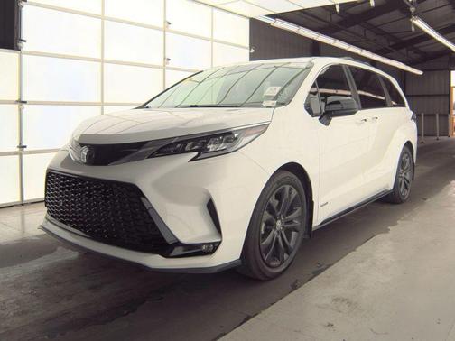 2021 Toyota Sienna XSE 7 Passenger