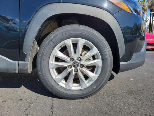 2024 Toyota Corolla Cross LE