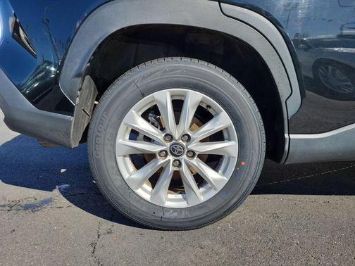 2024 Toyota Corolla Cross LE