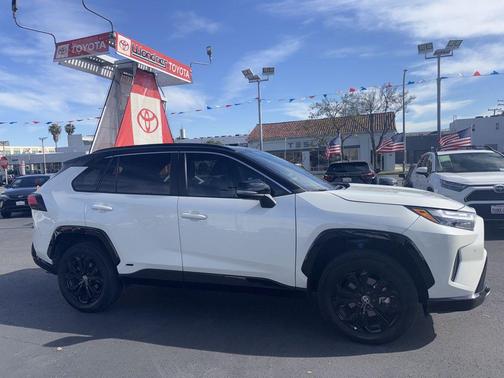 2022 Toyota RAV4 Hybrid SE