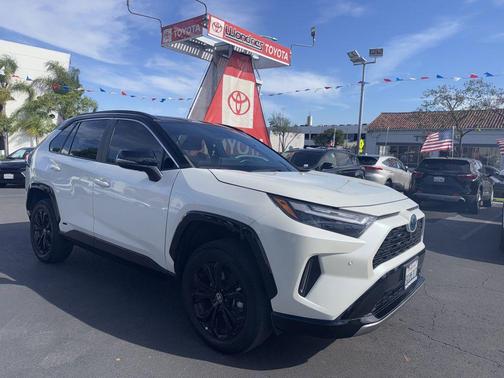 2022 Toyota RAV4 Hybrid SE