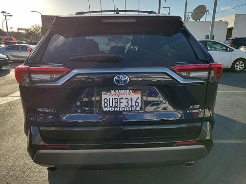 2021 Toyota RAV4 Hybrid SE