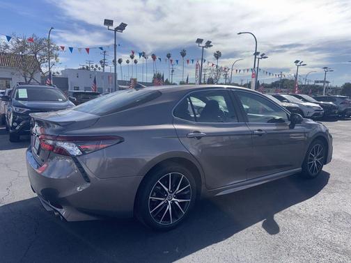 2024 Toyota Camry SE