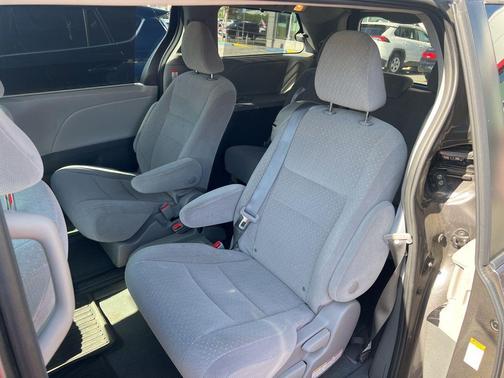 2020 Toyota Sienna LE