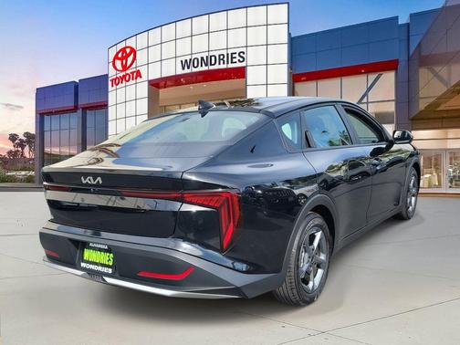 2025 Kia K4 LXS