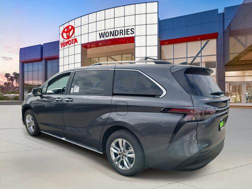 2025 Toyota Sienna XLE