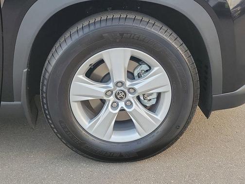 2026 Toyota Highlander LE