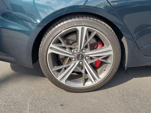 2024 Genesis G70 3.3T RWD Sport Advanced