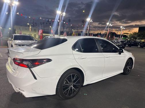White 2022 Toyota Camry SE