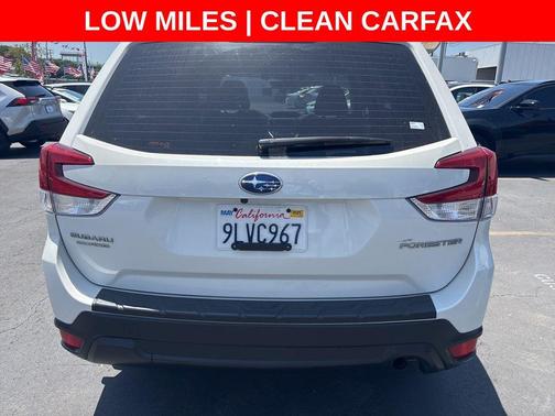 Crystal White Pearl 2020 Subaru Forester Base