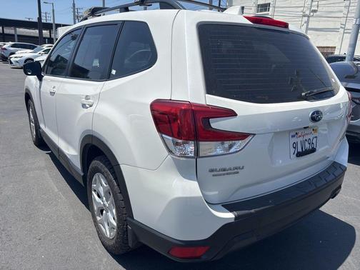 Crystal White Pearl 2020 Subaru Forester Base