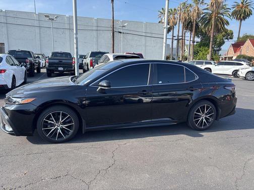 Midnight Black Metallic 2024 Toyota Camry SE