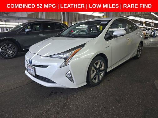 Blizzard Pearl 2016 Toyota Prius Four Touring