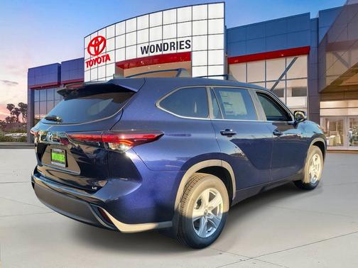 2025 Toyota Highlander LE