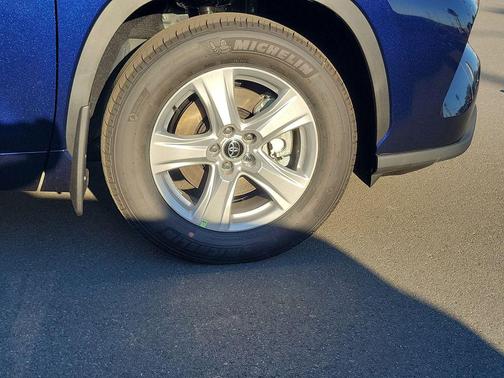 2025 Toyota Highlander LE