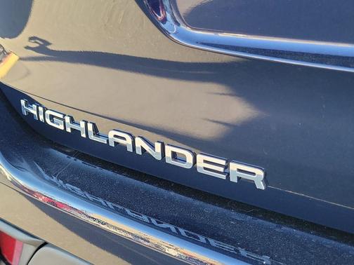 2025 Toyota Highlander LE