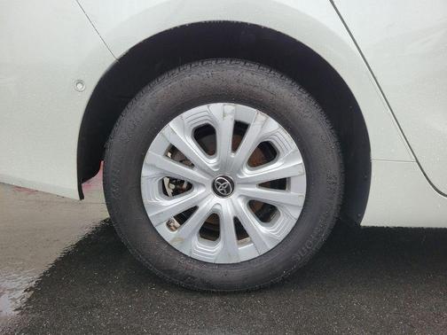 2019 Toyota Prius LE