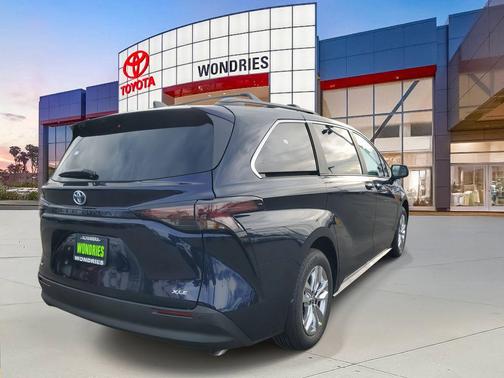 2025 Toyota Sienna XLE
